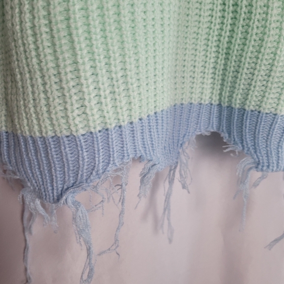 NWT Derek Heart Size L Pastel Cropped Tattered Raw Hem Striped Sweater - Picture 3 of 8